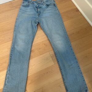 Levi's Women's Light Blue Straight Leg Jeans